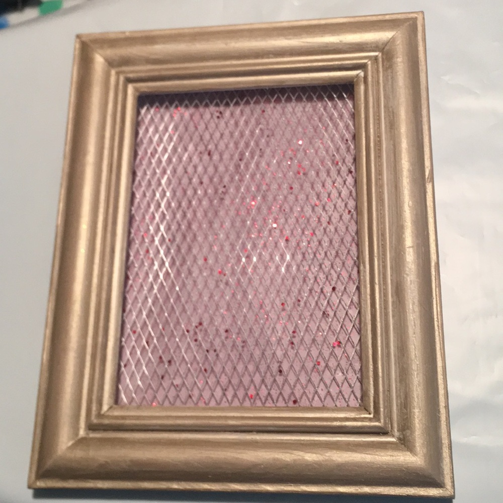 Jewelery Holder -Gold Painted Frame w/Mesh & Red Sparkly Fabric Insert
